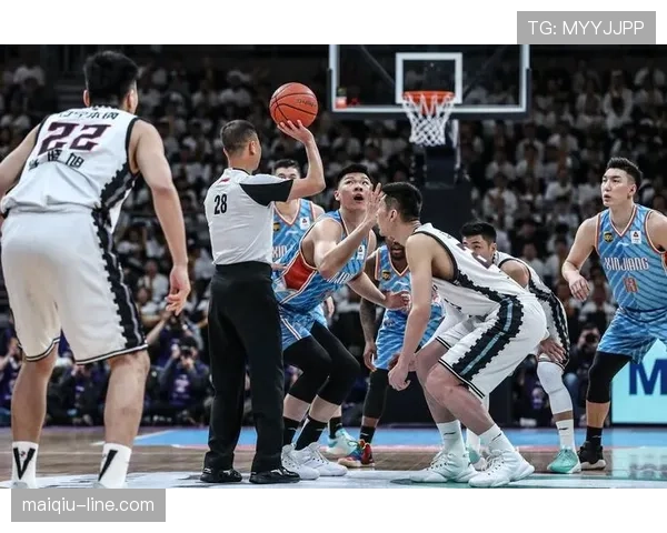 究竟何时判定争球？篮球比赛争球判定规则详解